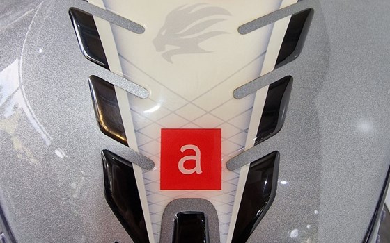 Gebrauchtmotorrad Aprilia Tuono V4 1100 - Bild 5 Gebrauchtmotorrad Aprilia Tuono V4 1100 - Bild 5