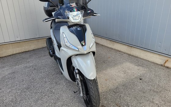 Gebrauchtmotorrad Kymco New People S 300i ABS - Bild 2 Gebrauchtmotorrad Kymco New People S 300i ABS - Bild 2