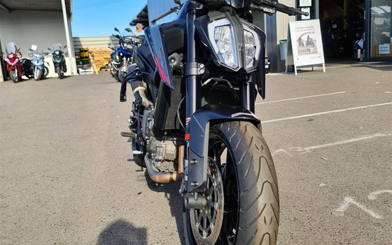 Gebrauchtmotorrad KTM 890 Duke - Bild 4 Gebrauchtmotorrad KTM 890 Duke - Bild 4