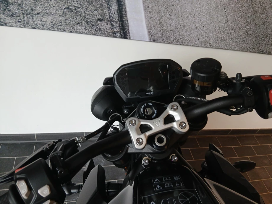 Angebot Triumph Street Triple 765 RS Bild 8: Angebot Triumph Street Triple 765 RS