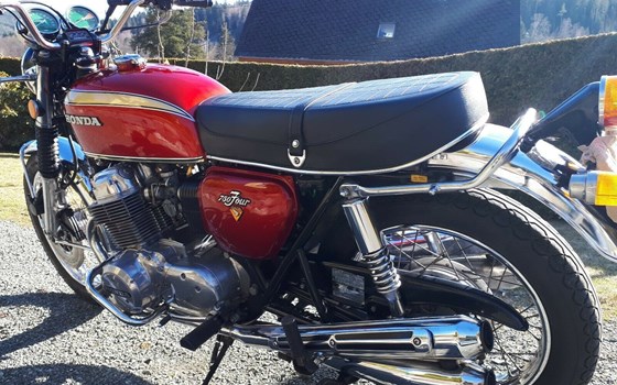 Gebrauchtmotorrad Honda CB 750 F - Bild 1 Gebrauchtmotorrad Honda CB 750 F - Bild 1