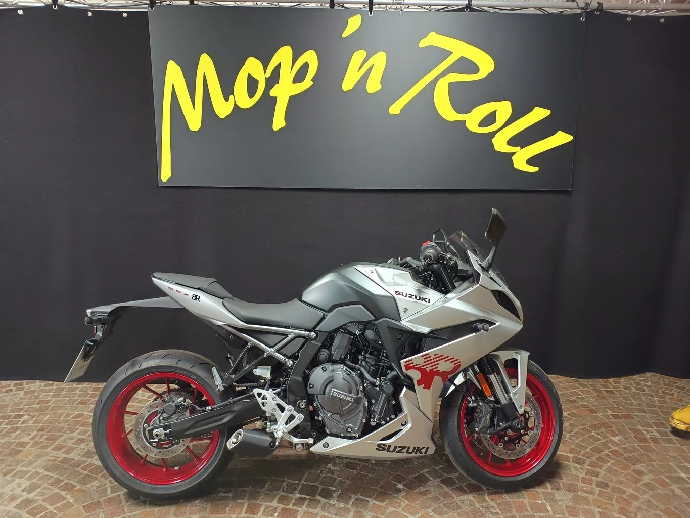 Suzuki GSX-8R