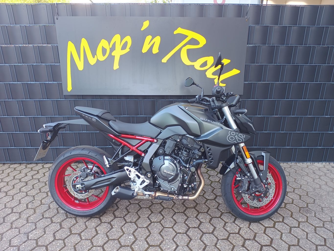 Suzuki GSX-8S