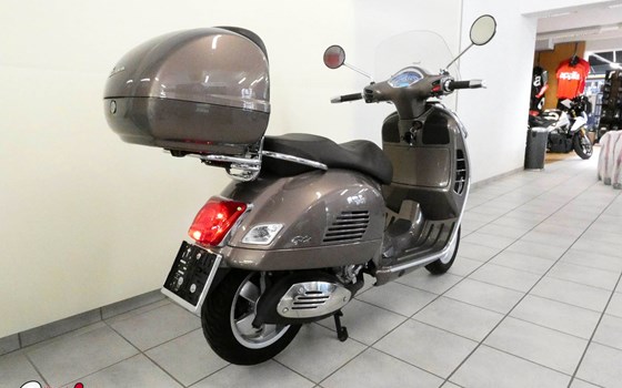 Gebrauchtmotorrad Vespa GTS 300 i.e. Touring - Bild 3 Gebrauchtmotorrad Vespa GTS 300 i.e. Touring - Bild 3