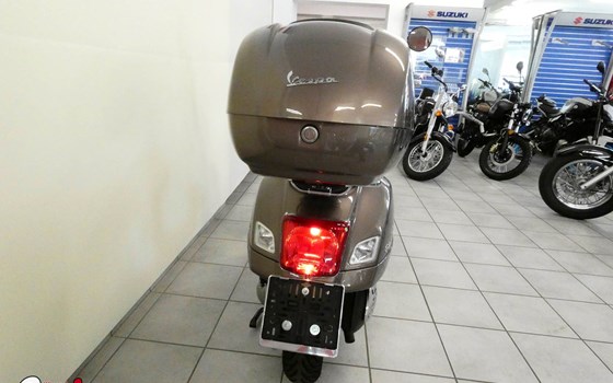 Gebrauchtmotorrad Vespa GTS 300 i.e. Touring - Bild 4 Gebrauchtmotorrad Vespa GTS 300 i.e. Touring - Bild 4