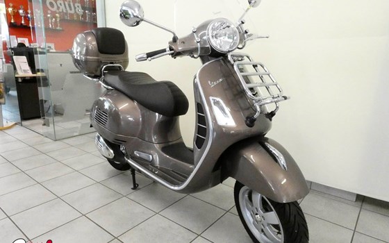 Gebrauchtmotorrad Vespa GTS 300 i.e. Touring - Bild 1 Gebrauchtmotorrad Vespa GTS 300 i.e. Touring - Bild 1