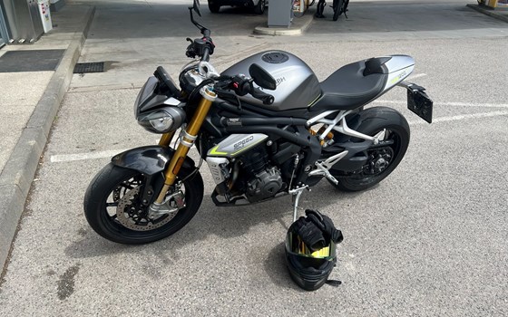 Gebrauchtmotorrad Triumph Speed Triple 1200 RS - Bild 1 Gebrauchtmotorrad Triumph Speed Triple 1200 RS - Bild 1