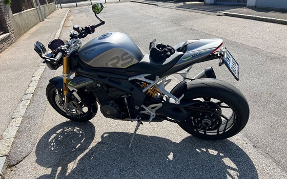 Gebrauchtmotorrad Triumph Speed Triple 1200 RS - Bild 2 Gebrauchtmotorrad Triumph Speed Triple 1200 RS - Bild 2