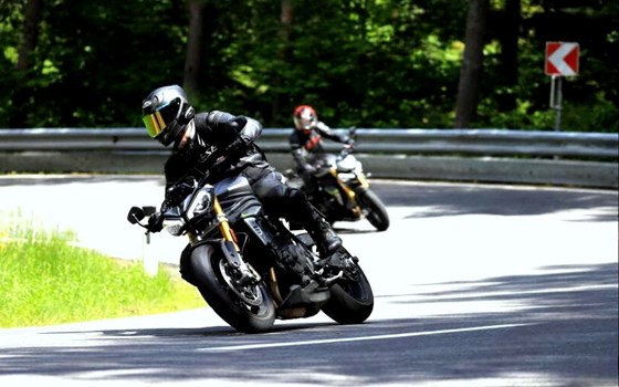 Gebrauchtmotorrad Triumph Speed Triple 1200 RS - Bild 3 Gebrauchtmotorrad Triumph Speed Triple 1200 RS - Bild 3