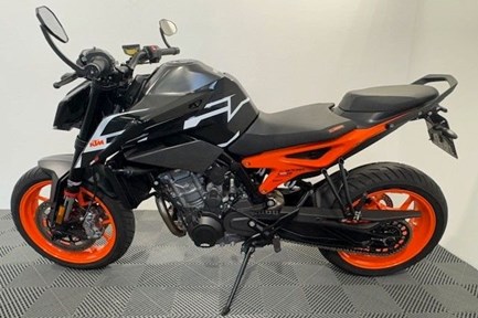 KTM 890 Duke GP