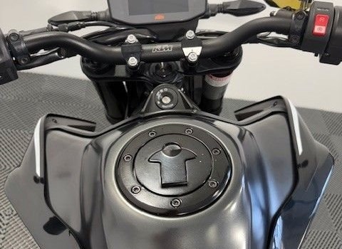 Gebrauchtmotorrad KTM 890 Duke GP - Bild 4
