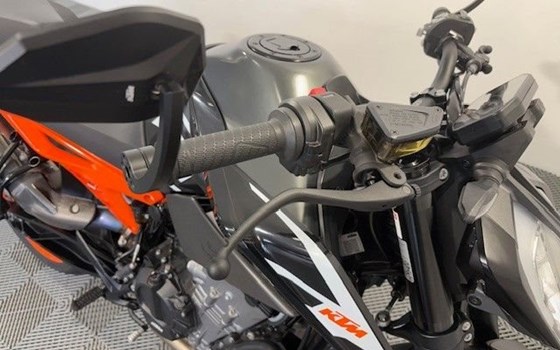 Gebrauchtmotorrad KTM 890 Duke GP - Bild 5