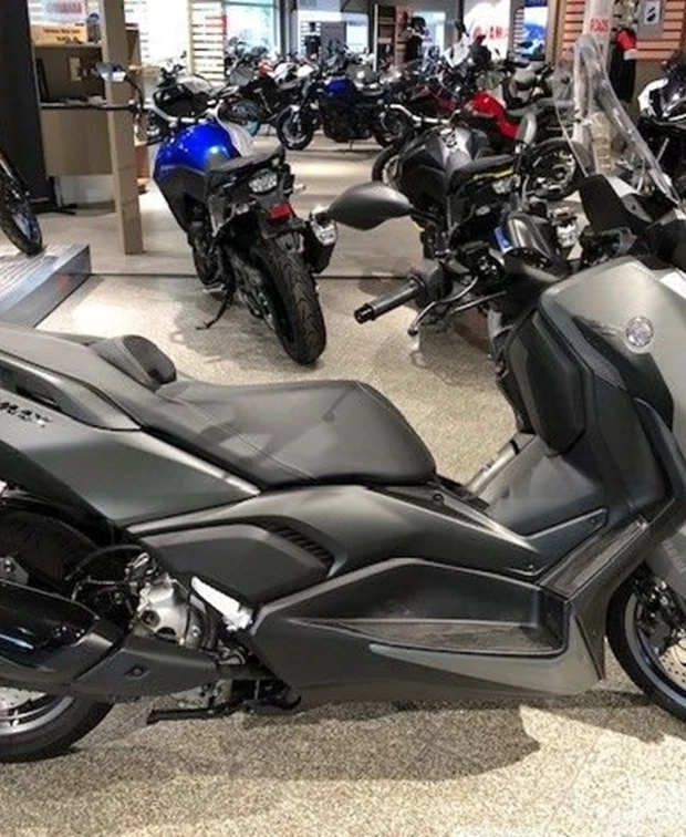 Yamaha XMAX 300 IRON MAX