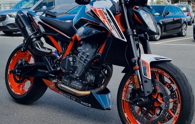 KTM 890 Duke R