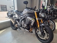 Gebrauchtmotorrad Triumph Speed Triple 1200 RS