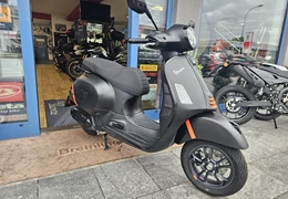 Neumotorrad Vespa GTS 125 Super Sport Neumotorrad Vespa GTS 125 Super Sport