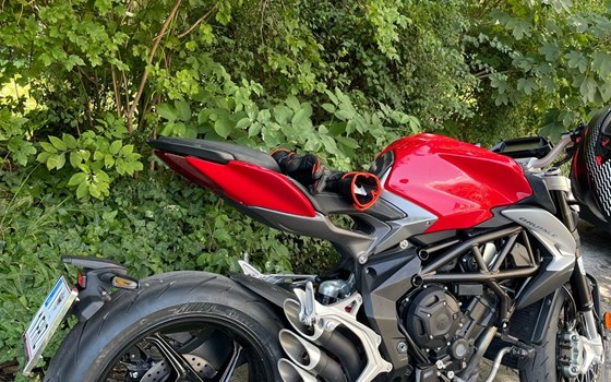 Gebrauchtmotorrad MV Agusta Brutale - Bild 4 Gebrauchtmotorrad MV Agusta Brutale - Bild 4