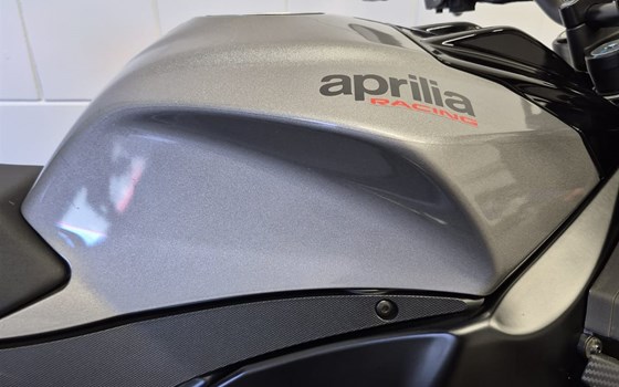 Gebrauchtmotorrad Aprilia Tuono 125 - Bild 8