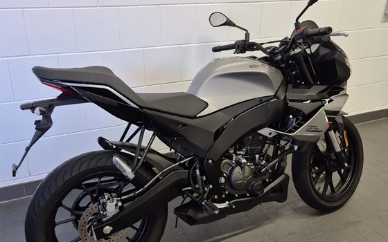 Gebrauchtmotorrad Aprilia Tuono 125 - Bild 2