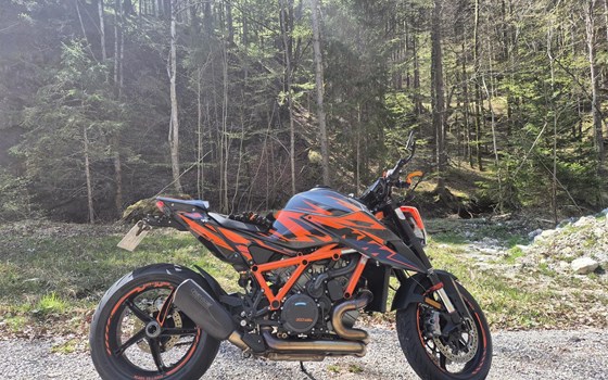 Gebrauchtmotorrad KTM 1290 Super Duke R - Bild 1 Gebrauchtmotorrad KTM 1290 Super Duke R - Bild 1