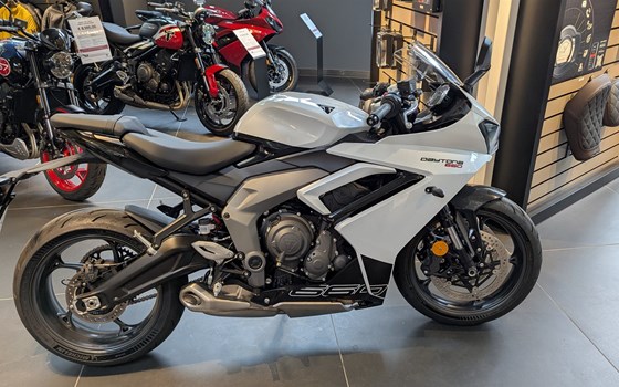 Gebrauchtmotorrad Triumph Daytona 660 - Bild 1