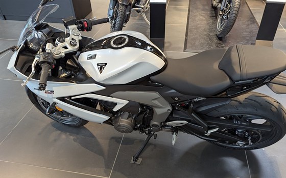 Gebrauchtmotorrad Triumph Daytona 660 - Bild 3