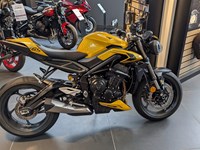 Gebrauchtmotorrad Triumph Street Triple 765 RS Demobike mit Preisvorteil