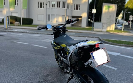 Gebrauchtmotorrad Husqvarna 701 Supermoto - Bild 6 Gebrauchtmotorrad Husqvarna 701 Supermoto - Bild 6