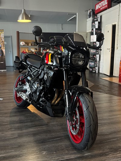 GSX-8TT