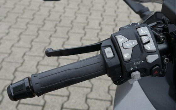 Gebrauchtmotorrad Kawasaki Ninja 1100SX SE - Bild 16