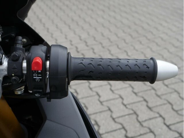 Angebot Aprilia RSV4 RR Bild 14: Angebot Aprilia RSV4 RR