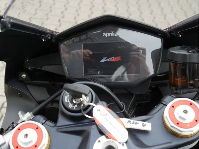 Angebot Aprilia RSV4 RR Bild 16: Angebot Aprilia RSV4 RR