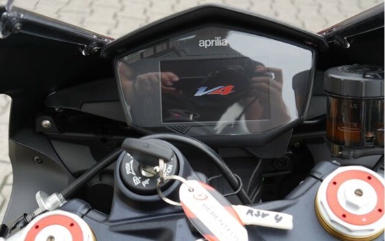 Gebrauchtmotorrad Aprilia RSV4 RR - Bild 16