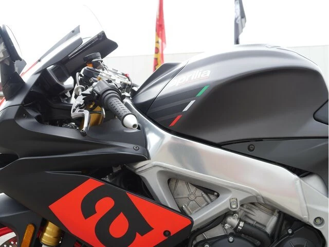 Angebot Aprilia RSV4 RR Bild 9: Angebot Aprilia RSV4 RR