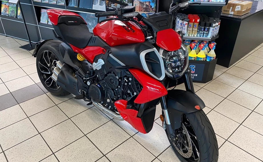 Angebot Ducati Diavel V4 Bild 10: Angebot Ducati Diavel V4