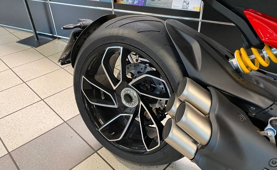 Angebot Ducati Diavel V4 Bild 4: Angebot Ducati Diavel V4