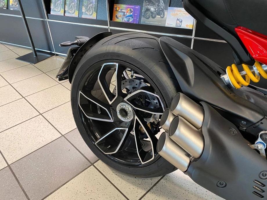 Angebot Ducati Diavel V4 Bild 4: Angebot Ducati Diavel V4