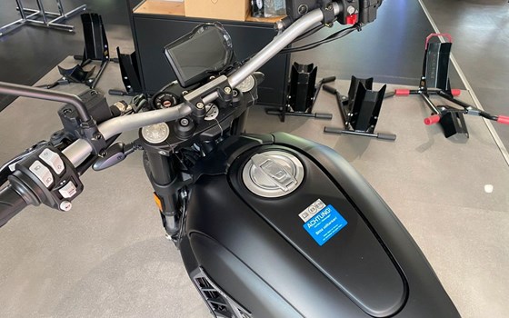 Gebrauchtmotorrad Ducati Scrambler Icon Dark - Bild 9