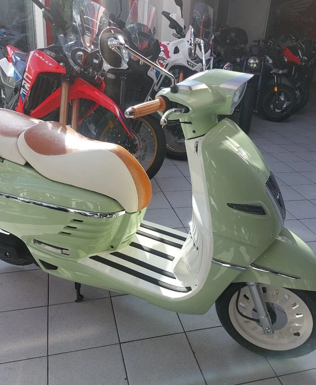 Peugeot Django 50 Classic Hot Color