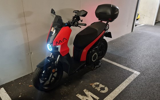 Gebrauchtmotorrad Seat MO eScooter 125 - Bild 1 Gebrauchtmotorrad Seat MO eScooter 125 - Bild 1