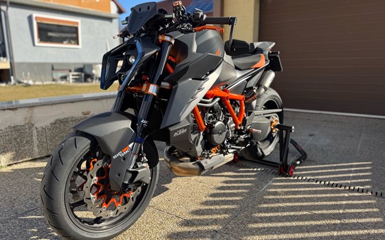 Gebrauchtmotorrad KTM 1390 Super Duke R EVO - Bild 1 Gebrauchtmotorrad KTM 1390 Super Duke R EVO - Bild 1