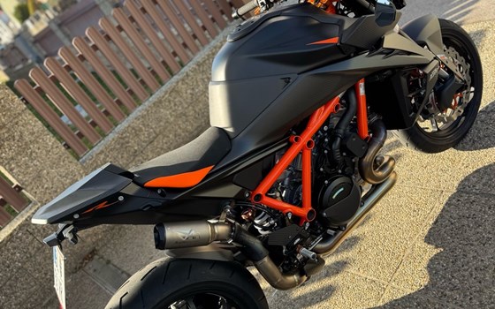 Gebrauchtmotorrad KTM 1390 Super Duke R EVO - Bild 3 Gebrauchtmotorrad KTM 1390 Super Duke R EVO - Bild 3