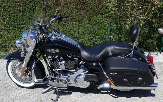 Gebrauchtmotorrad Harley-Davidson Road King Classic FLHRC - Bild 2 Gebrauchtmotorrad Harley-Davidson Road King Classic FLHRC - Bild 2