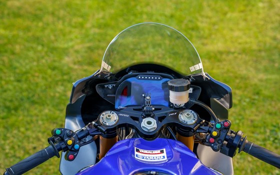Gebrauchtmotorrad Yamaha R1 GYTR - Bild 11 Gebrauchtmotorrad Yamaha R1 GYTR - Bild 11