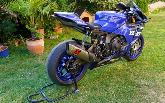 Gebrauchtmotorrad Yamaha R1 GYTR - Bild 7 Gebrauchtmotorrad Yamaha R1 GYTR - Bild 7