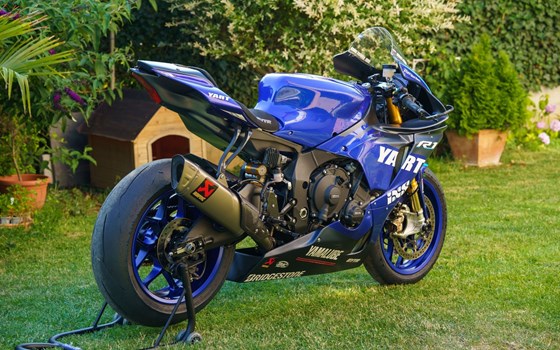Gebrauchtmotorrad Yamaha R1 GYTR - Bild 8 Gebrauchtmotorrad Yamaha R1 GYTR - Bild 8