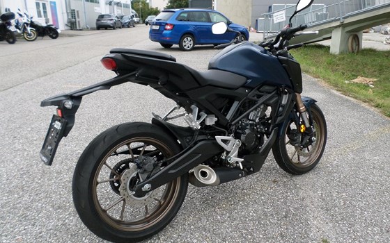 Gebrauchtmotorrad Honda CB125R - Bild 3 Gebrauchtmotorrad Honda CB125R - Bild 3