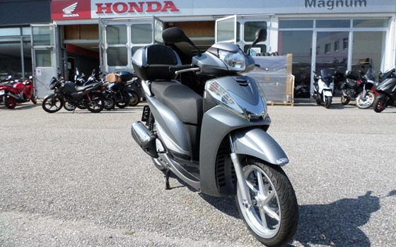 Gebrauchtmotorrad Honda SH300i - Bild 1 Gebrauchtmotorrad Honda SH300i - Bild 1