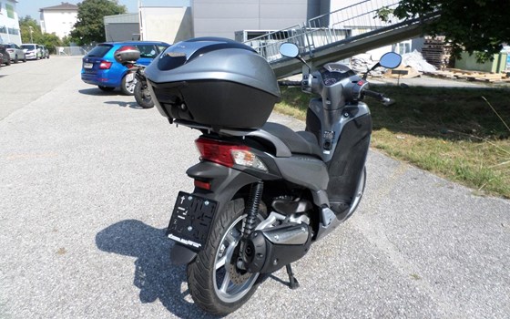 Gebrauchtmotorrad Honda SH300i - Bild 3 Gebrauchtmotorrad Honda SH300i - Bild 3
