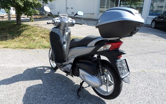 Gebrauchtmotorrad Honda SH300i - Bild 5 Gebrauchtmotorrad Honda SH300i - Bild 5